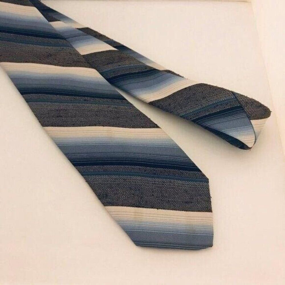 #1699 BRITTSPORT VTG STRIPED BLUE NECKTIE 53 IN X 4 IN